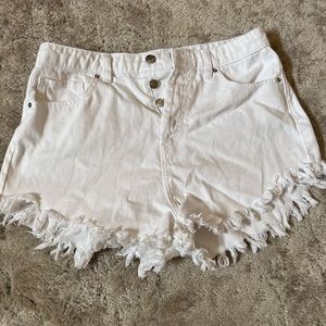 The best pair of white shorts